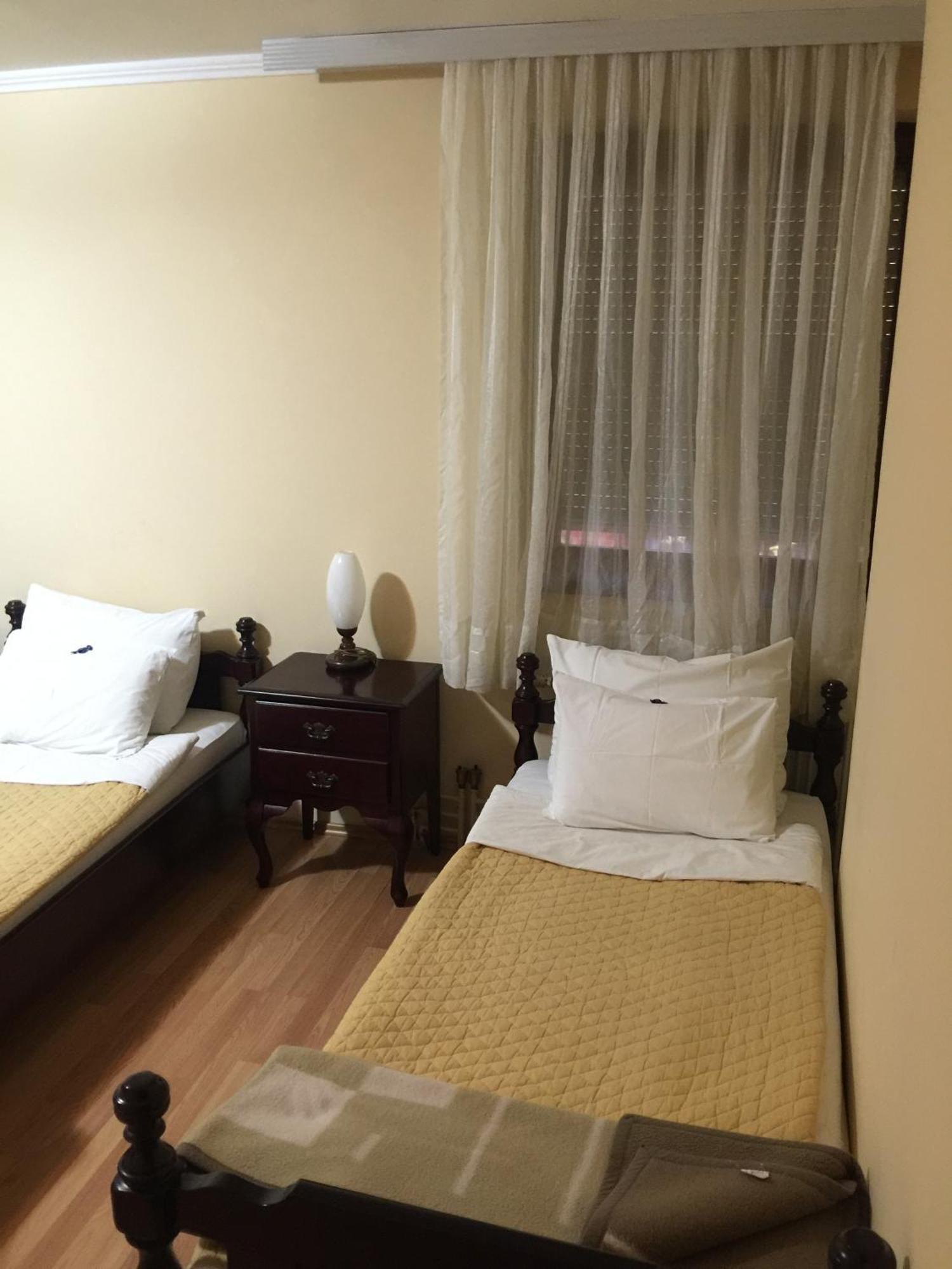 Bed & Breakfast Karavan Raška Rom bilde